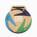 Médaille en bois de souvenir de prix de course de marathon de sports gravés sur bois fait sur commande avec le ruban